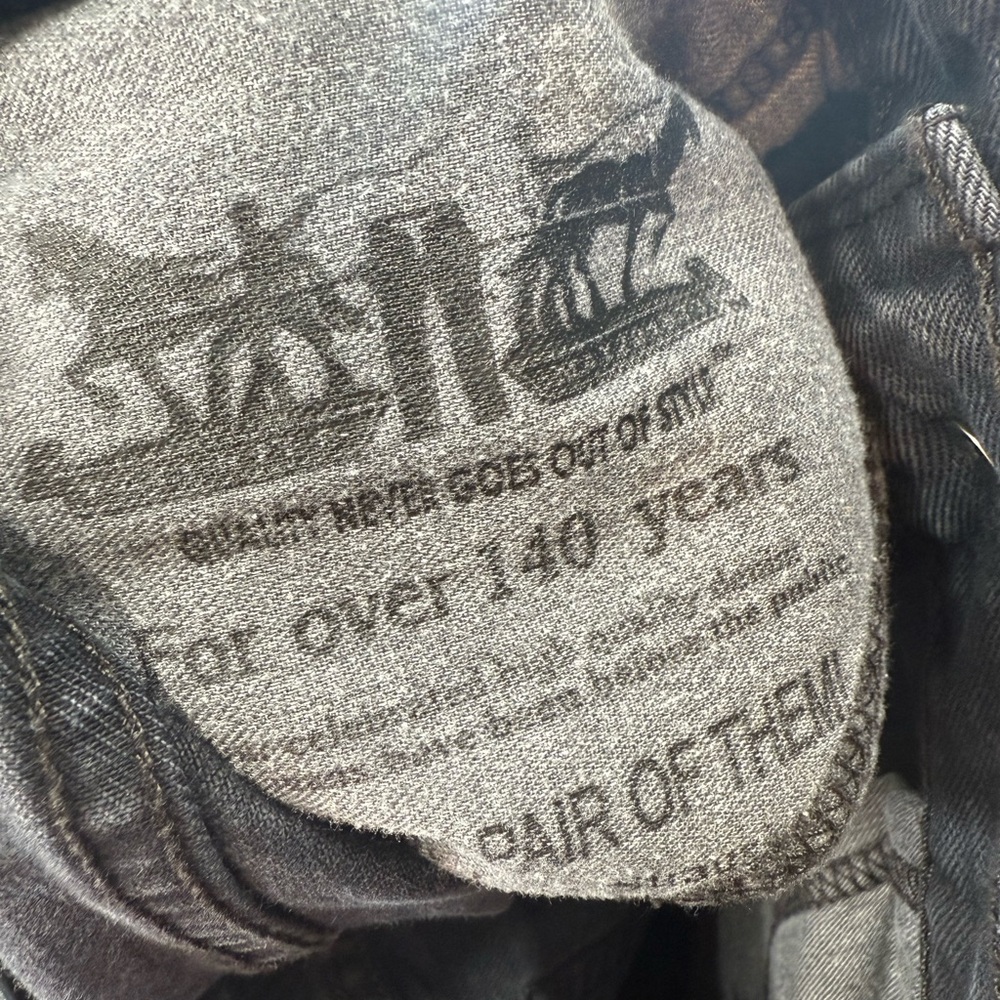 EUC Levi’s Distressed 511 Jeans - Picture 8 of 8